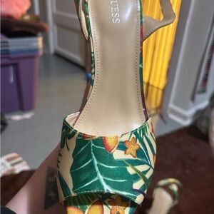 Guess Women's Green and Yellow Floral Heels